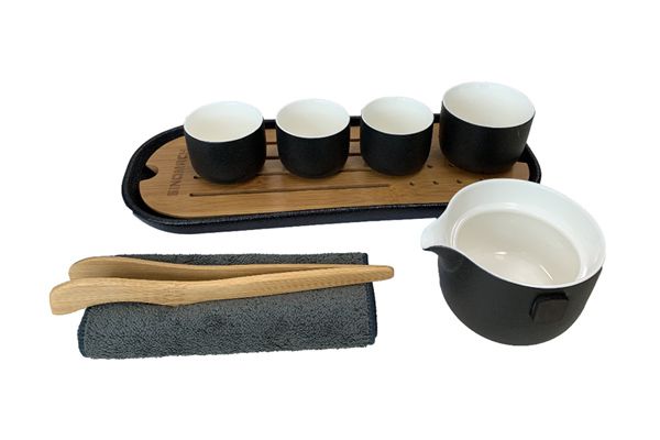 Conjunto de bule de cerâmica com tabuleiro